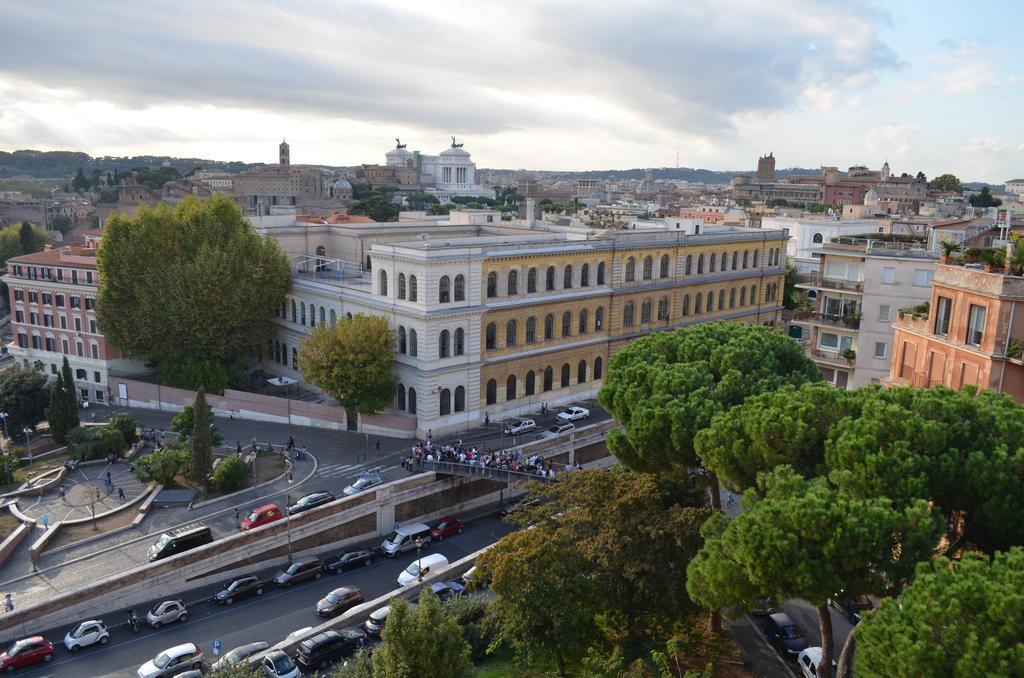 Domus Chiara Al Colosseo Rom Exterior foto