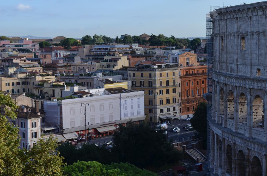 Domus Chiara Al Colosseo Rom Exterior foto