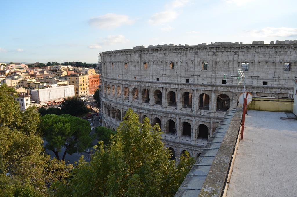 Domus Chiara Al Colosseo Rom Exterior foto