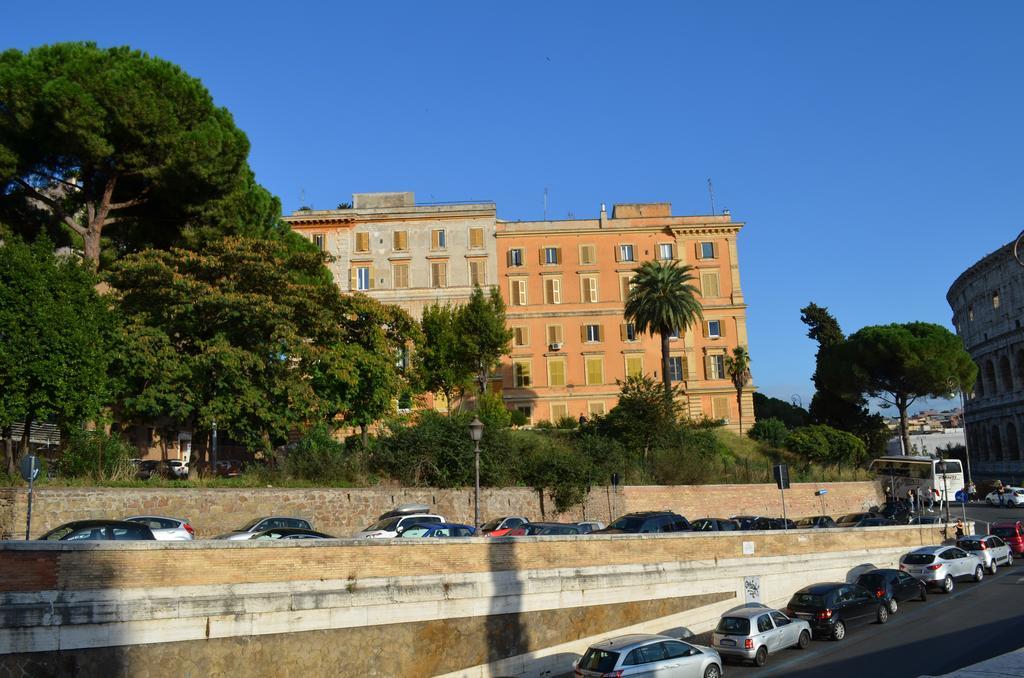 Domus Chiara Al Colosseo Rom Exterior foto