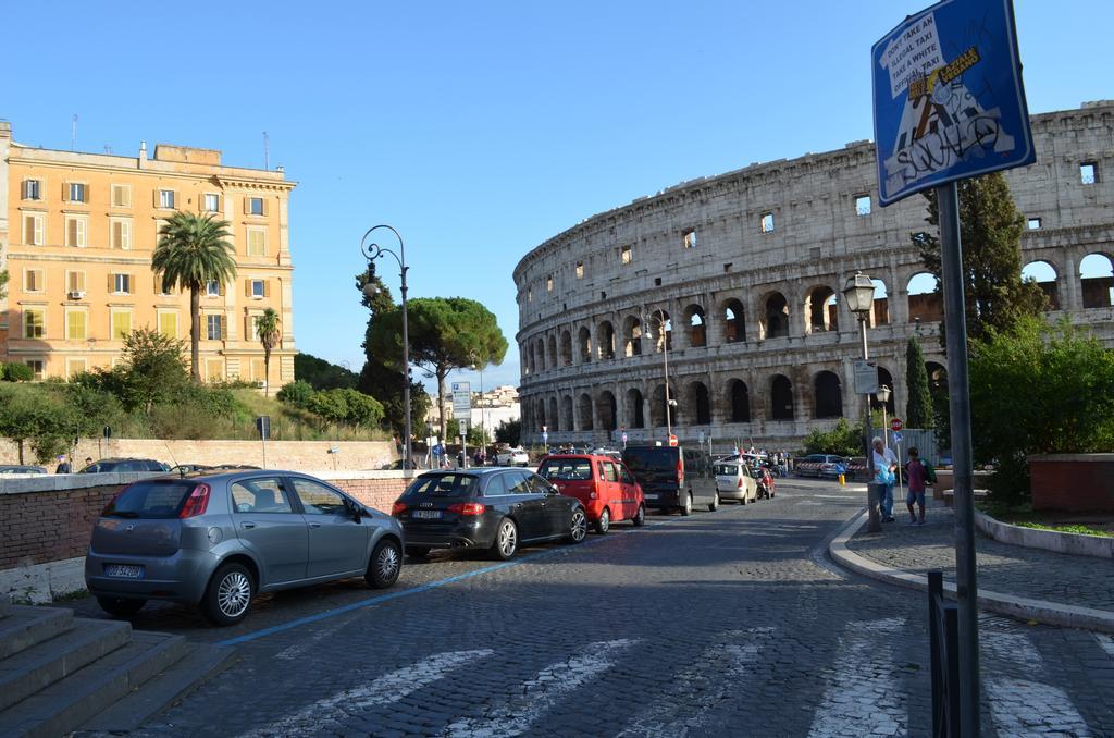 Domus Chiara Al Colosseo Rom Exterior foto